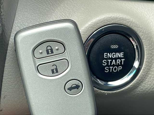 トヨタ カムリ G リミテッドエディション 三重県 2006(平18)年 5.1万km ホワイトパールクリスタルシャイン 純正ナビ/バックカメラ/ETC/クルーズコントロール/革巻きステアリング/前席パワーシート/ステアリングリモコン/オートライト/純正フロアマット/スペアキー/電動格納ミラー/禁煙車