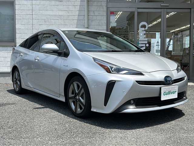トヨタ プリウス S 埼玉県 2019(平31)年 7.5万km シルバーM ETC2.0/ＬＥＤライト　/コーナーセンサー　/電格ミラー　/横滑り防止　/衝突軽減　/レーンキープアシスト　/オートライト　/ドアバイザー　/盗難防止　/ドラレコ　/フルセグテレビ　/ディーラーナビ(AM/FM/DISC/BT/SD)/バックミラー型ドライブレコーダー/クルコン追従