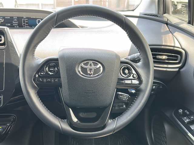 トヨタ プリウス S 埼玉県 2019(平31)年 7.5万km シルバーM ETC2.0/ＬＥＤライト　/コーナーセンサー　/電格ミラー　/横滑り防止　/衝突軽減　/レーンキープアシスト　/オートライト　/ドアバイザー　/盗難防止　/ドラレコ　/フルセグテレビ　/ディーラーナビ(AM/FM/DISC/BT/SD)/バックミラー型ドライブレコーダー/クルコン追従