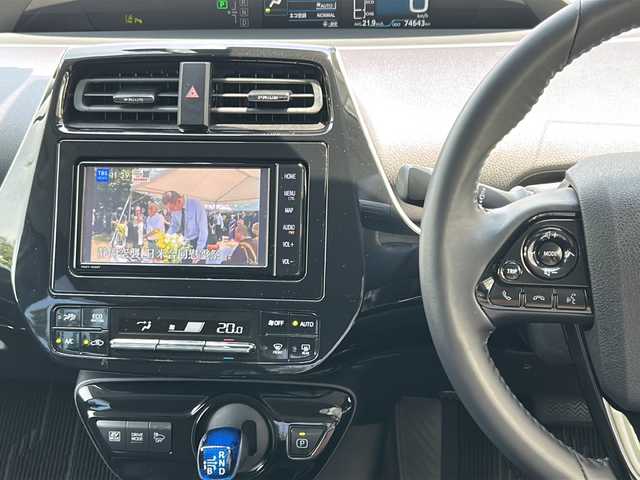 トヨタ プリウス S 埼玉県 2019(平31)年 7.5万km シルバーM ETC2.0/ＬＥＤライト　/コーナーセンサー　/電格ミラー　/横滑り防止　/衝突軽減　/レーンキープアシスト　/オートライト　/ドアバイザー　/盗難防止　/ドラレコ　/フルセグテレビ　/ディーラーナビ(AM/FM/DISC/BT/SD)/バックミラー型ドライブレコーダー/クルコン追従