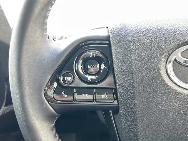 トヨタ プリウス S 埼玉県 2019(平31)年 7.5万km シルバーM ETC2.0/ＬＥＤライト　/コーナーセンサー　/電格ミラー　/横滑り防止　/衝突軽減　/レーンキープアシスト　/オートライト　/ドアバイザー　/盗難防止　/ドラレコ　/フルセグテレビ　/ディーラーナビ(AM/FM/DISC/BT/SD)/バックミラー型ドライブレコーダー/クルコン追従