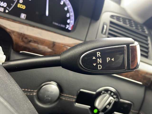 メルセデス・ベンツ Ｓ５５０Ｌ ブルーエフィシェンシー 岐阜県 2012(平24)年 10.6万km パール サンルーフ/HarmanKardon/レザーシート/パワーシート全席/メモリーシート全席/シートヒーター/エアシート/バックカメラ/プレセーフブレーキ/ブラインドスポット/レーンキープアシスト/マッサージ機能/パドルシフト/後席サンシェード/パワーバックドア/スマートキー/プッシュスタート/スペアキー/アテンションアシスト/ESP（横滑り防止装置）/ETC