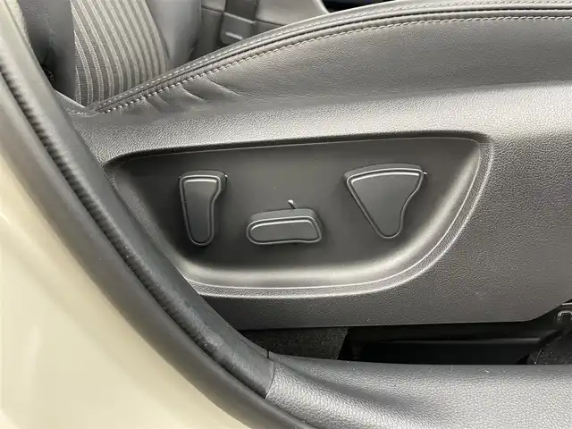 トヨタ アクア Z 岡山県 2022(令4)年 2.6万km クリアベージュメタリック 純正ディスプレイオーディオ/(Bluetooth/USB/Mira Cast)/パノラミックビューモニター/社外ドライブレコーダー前後/運転席パワーシート/前席シートヒーター/LEDオートヘッドライト/純正16インチAW/ブラインドスポットモニター/ヘッドアップディスプレイ/スマートキー×2/横滑り防止/ビルトインETC/取扱説明書