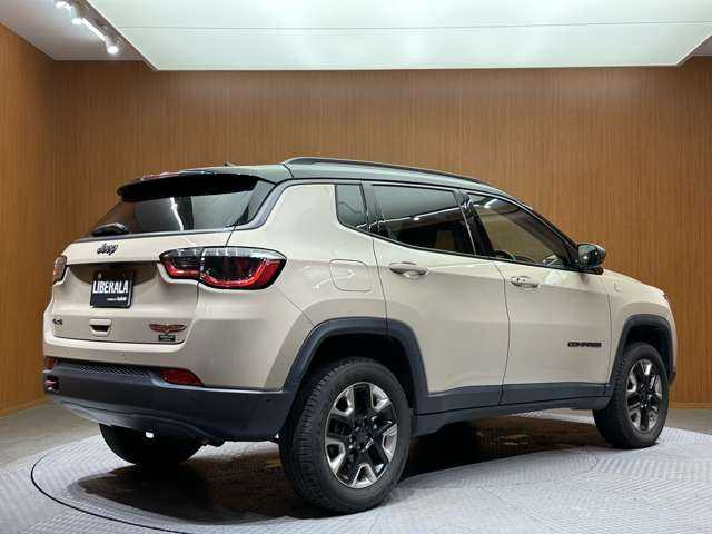 クライスラー・ジープ ジープ コンパス トレイルホーク 千葉県 2019(令1)年 3.6万km ベージュ 限定車　/純正ナビ　/バックカメラ　/ＡＣＣ　/パーキングアシスト　/レーンアシスト　/ブラインドスポットアシスト　/キセノンヘッドライト　/オートライト　/ハーフレザーシート　/純正１７インチＡＷ　/ＥＴＣ