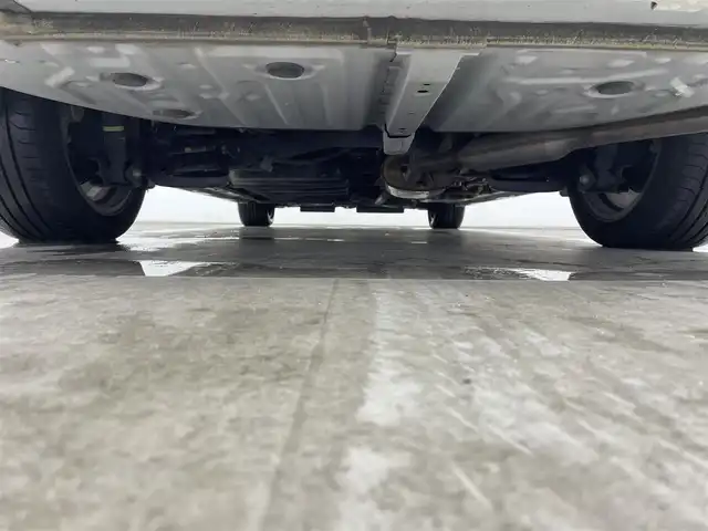 トヨタ エスクァイア ハイブリッド Gi 大分県 2014(平26)年 11.1万km ホワイトパールクリスタルシャイン ワンオーナー/ALPINEナビ/・AM/FM/CD/DVD/Bluetooth/・フルセグテレビ/フリップダウンモニター/両側パワースライド/バックカメラ/シートヒーター（D席+N席）/ワイヤレス充電器/ダブルオートエアコン/オートライト/スマートキー/スペアキー/プッシュスタートボタン/LEDヘッドライト/社外17インチアルミホイル/純正フロアマット/保証書/取扱説明書