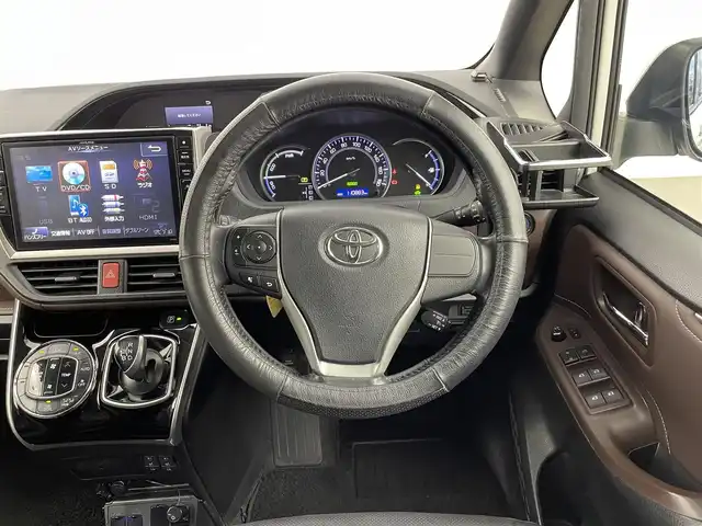 トヨタ エスクァイア ハイブリッド Gi 大分県 2014(平26)年 11.1万km ホワイトパールクリスタルシャイン ワンオーナー/ALPINEナビ/・AM/FM/CD/DVD/Bluetooth/・フルセグテレビ/フリップダウンモニター/両側パワースライド/バックカメラ/シートヒーター（D席+N席）/ワイヤレス充電器/ダブルオートエアコン/オートライト/スマートキー/スペアキー/プッシュスタートボタン/LEDヘッドライト/社外17インチアルミホイル/純正フロアマット/保証書/取扱説明書