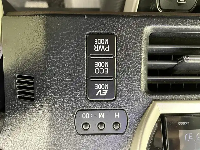 トヨタ エスクァイア ハイブリッド Gi 大分県 2014(平26)年 11.1万km ホワイトパールクリスタルシャイン ワンオーナー/ALPINEナビ/・AM/FM/CD/DVD/Bluetooth/・フルセグテレビ/フリップダウンモニター/両側パワースライド/バックカメラ/シートヒーター（D席+N席）/ワイヤレス充電器/ダブルオートエアコン/オートライト/スマートキー/スペアキー/プッシュスタートボタン/LEDヘッドライト/社外17インチアルミホイル/純正フロアマット/保証書/取扱説明書