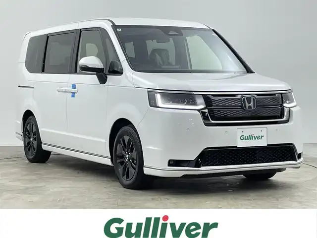 ホンダ ステップワゴン スパーダ eHEV 千葉県 2025(令7)年 0.1千km プラチナホワイトパール 登録済未使用車/HondaSENSING/・衝突軽減ブレーキ（CMBS）/・先行車発進お知らせ機能/・歩行者事故低減ステアリング/・路外逸脱抑制機能/・標識認識機能/・渋滞追従機能付アダプティブクルーズコントロール/・車線維持支援システム（LKAS）/・トラフィックジャムアシスト（渋滞運転支援機能）/・ブラインドスポットインフォメーション/・誤発進抑制機能/・後方誤発進抑制機能/・近距離衝突軽減ブレーキ/・急アクセル抑制機能/・パーキングセンサーシステム/・オートハイビーム/純正11.4インチメモリーナビ/・フルセグTV/・Bluetooth接続/・CD/DVD再生/・SD/MSV/・バックカメラ/両側パワースライドドア/LEDヘッドライト/コーナーセンサー/スマートキー