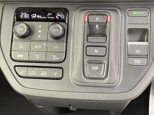 ホンダ ステップワゴン スパーダ eHEV 千葉県 2025(令7)年 0.1千km プラチナホワイトパール 登録済未使用車/HondaSENSING/・衝突軽減ブレーキ（CMBS）/・先行車発進お知らせ機能/・歩行者事故低減ステアリング/・路外逸脱抑制機能/・標識認識機能/・渋滞追従機能付アダプティブクルーズコントロール/・車線維持支援システム（LKAS）/・トラフィックジャムアシスト（渋滞運転支援機能）/・ブラインドスポットインフォメーション/・誤発進抑制機能/・後方誤発進抑制機能/・近距離衝突軽減ブレーキ/・急アクセル抑制機能/・パーキングセンサーシステム/・オートハイビーム/純正11.4インチメモリーナビ/・フルセグTV/・Bluetooth接続/・CD/DVD再生/・SD/MSV/・バックカメラ/両側パワースライドドア/LEDヘッドライト/コーナーセンサー/スマートキー