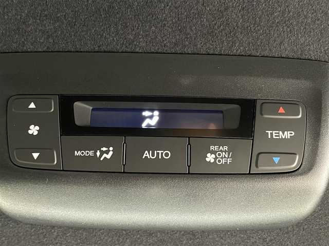 ホンダ ステップワゴン スパーダ eHEV 千葉県 2025(令7)年 0.1千km プラチナホワイトパール 登録済未使用車/HondaSENSING/・衝突軽減ブレーキ（CMBS）/・先行車発進お知らせ機能/・歩行者事故低減ステアリング/・路外逸脱抑制機能/・標識認識機能/・渋滞追従機能付アダプティブクルーズコントロール/・車線維持支援システム（LKAS）/・トラフィックジャムアシスト（渋滞運転支援機能）/・ブラインドスポットインフォメーション/・誤発進抑制機能/・後方誤発進抑制機能/・近距離衝突軽減ブレーキ/・急アクセル抑制機能/・パーキングセンサーシステム/・オートハイビーム/純正11.4インチメモリーナビ/・フルセグTV/・Bluetooth接続/・CD/DVD再生/・SD/MSV/・バックカメラ/両側パワースライドドア/LEDヘッドライト/コーナーセンサー/スマートキー