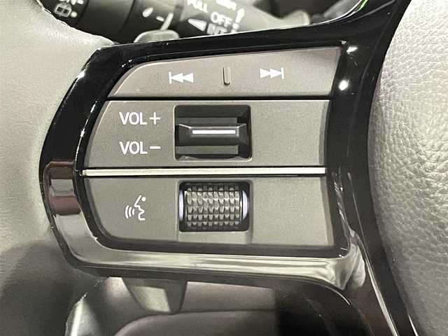 ホンダ ステップワゴン スパーダ eHEV 千葉県 2025(令7)年 0.1千km プラチナホワイトパール 登録済未使用車/HondaSENSING/・衝突軽減ブレーキ（CMBS）/・先行車発進お知らせ機能/・歩行者事故低減ステアリング/・路外逸脱抑制機能/・標識認識機能/・渋滞追従機能付アダプティブクルーズコントロール/・車線維持支援システム（LKAS）/・トラフィックジャムアシスト（渋滞運転支援機能）/・ブラインドスポットインフォメーション/・誤発進抑制機能/・後方誤発進抑制機能/・近距離衝突軽減ブレーキ/・急アクセル抑制機能/・パーキングセンサーシステム/・オートハイビーム/純正11.4インチメモリーナビ/・フルセグTV/・Bluetooth接続/・CD/DVD再生/・SD/MSV/・バックカメラ/両側パワースライドドア/LEDヘッドライト/コーナーセンサー/スマートキー