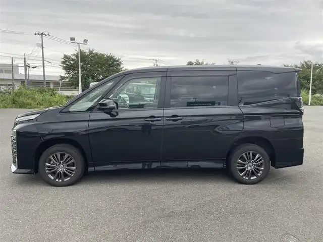 トヨタ ヴォクシー S－G 山形県 2022(令4)年 3.1万km グリッターブラックガラスフレーク 4WD/セーフティセンス/両側パワースライドドア/純正ナビ/　【BT USB Miracast Apps】/バックカメラ/ETC/前後ドライブレコーダー/ステアリングスイッチ/レーダークルーズコントロール/シートヒーター/オートホールド/横滑り防止装置/LEDライト/ウィンカーミラー/純正フロアマット/ドアバイザー/保証書、取説あり