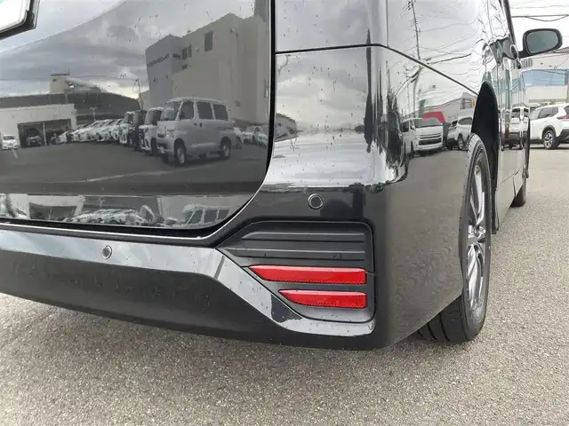 トヨタ ヴォクシー S－G 山形県 2022(令4)年 3.1万km グリッターブラックガラスフレーク 4WD/セーフティセンス/両側パワースライドドア/純正ナビ/　【BT USB Miracast Apps】/バックカメラ/ETC/前後ドライブレコーダー/ステアリングスイッチ/レーダークルーズコントロール/シートヒーター/オートホールド/横滑り防止装置/LEDライト/ウィンカーミラー/純正フロアマット/ドアバイザー/保証書、取説あり