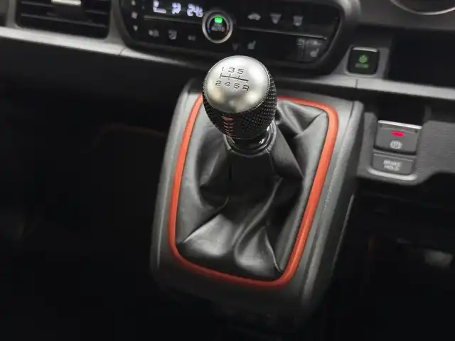 ホンダ Ｎ ＯＮＥ RS 三重県 2021(令3)年 3.2万km クリスタルブラックパール ガソリン・ターボ/FF/F6/純正 8インチナビ VXU-195NBi/（CD/DVD/FM/AM/TV/MusicRack/iPod/SD/USB/Bluetooth/AUX/CarPlay）/バックカメラ/Honda SENSING/・衝突軽減ブレーキ［CMBS］/・車線維持支援システム［LKAS］/・アダプティブクルーズコントロール［ACC］/・路外逸脱抑制機能/・先行車発進お知らせ機能/・標識認識機能/・パーキングセンサーシステム（後方）/など/装備/・オートエアコン/・オートライト/・オートハイビーム/・フルLEDヘッドライト/・フロントフォグライト/・電子制御パーキングブレーキ/・オートブレーキホールド機能/・ECON機能/・ステアリングスイッチ/・純正 15インチアルミホイール（RS専用）/・プッシュスタート/・スマートキーx2/など