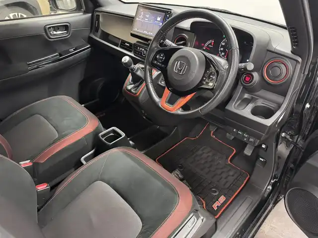 ホンダ Ｎ ＯＮＥ RS 三重県 2021(令3)年 3.2万km クリスタルブラックパール ガソリン・ターボ/FF/F6/純正 8インチナビ VXU-195NBi/（CD/DVD/FM/AM/TV/MusicRack/iPod/SD/USB/Bluetooth/AUX/CarPlay）/バックカメラ/Honda SENSING/・衝突軽減ブレーキ［CMBS］/・車線維持支援システム［LKAS］/・アダプティブクルーズコントロール［ACC］/・路外逸脱抑制機能/・先行車発進お知らせ機能/・標識認識機能/・パーキングセンサーシステム（後方）/など/装備/・オートエアコン/・オートライト/・オートハイビーム/・フルLEDヘッドライト/・フロントフォグライト/・電子制御パーキングブレーキ/・オートブレーキホールド機能/・ECON機能/・ステアリングスイッチ/・純正 15インチアルミホイール（RS専用）/・プッシュスタート/・スマートキーx2/など