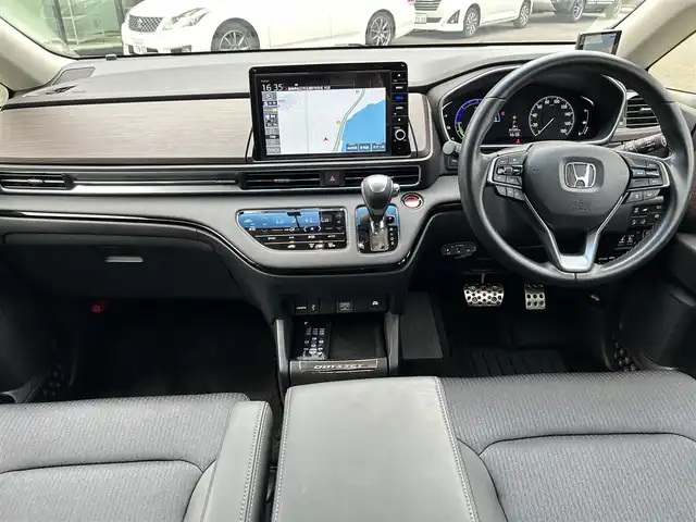 ホンダ オデッセイ ハイブリッド e:HEVアブソルート EX 島根県 2021(令3)年 1.8万km プレミアムスパークルブラックパール 登録時走行距離17207km/Honda純正ナビ（Gathers）/Bluetooth・Radio・CD・DVD/ETC2.0/デジタルインナーミラー（ALPINE）/フリップダウンモニター/Honda　SENSING/マルチビューカメラシステム/Hondaスマートパーキングアシスト/ブラインドスポットインフォメーション/LEDアクティブコーナリングライト/2列目プレミアムクレードルシート/運転席・助手席シートヒーター/運転席８ウェイパワーシート/助手席４ウェイパワーシート/運転席大型アームレスト/プライムスムース×ファブリックコンビシート/AC 100V 1500W/センターコンソールボックス/列目LEDアンビエントライトランプ/シーケンシャルターンシグナルランプ/ハンズフリーアクセスパワーテールゲート/両側パワースライドドア/20インチ社外AW