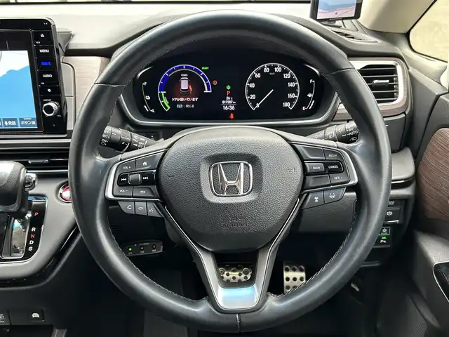 ホンダ オデッセイ ハイブリッド e:HEVアブソルート EX 島根県 2021(令3)年 1.8万km プレミアムスパークルブラックパール 登録時走行距離17207km/Honda純正ナビ（Gathers）/Bluetooth・Radio・CD・DVD/ETC2.0/デジタルインナーミラー（ALPINE）/フリップダウンモニター/Honda　SENSING/マルチビューカメラシステム/Hondaスマートパーキングアシスト/ブラインドスポットインフォメーション/LEDアクティブコーナリングライト/2列目プレミアムクレードルシート/運転席・助手席シートヒーター/運転席８ウェイパワーシート/助手席４ウェイパワーシート/運転席大型アームレスト/プライムスムース×ファブリックコンビシート/AC 100V 1500W/センターコンソールボックス/列目LEDアンビエントライトランプ/シーケンシャルターンシグナルランプ/ハンズフリーアクセスパワーテールゲート/両側パワースライドドア/20インチ社外AW