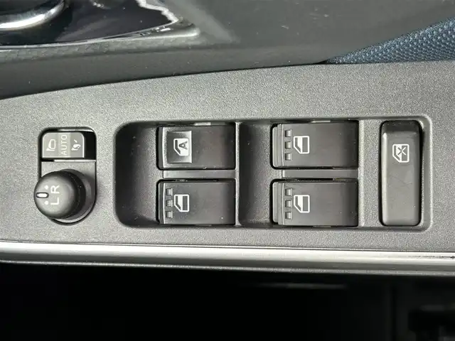 トヨタ ルーミー カスタムG 東京都 2021(令3)年 7.6万km ブラックマイカメタリック GRスポーツフルエアロ/ワンオーナー/純正ナビ / フルセグTV/Bluetooth/DVD/CD/バックカメラ /衝突回避支援ブレーキ/車線逸脱警報/ブレーキ制御付誤発進抑制/アダプティブクルーズコントロール/アダプティブドライビングビーム/衝突警報/ふらつき警報/サイドビューランプ/コーナーセンサー/路側逸脱警報/標識認識警報/両側パワースライドドア/LEDヘッドライト/LEDフォグランプ/オートライト/純正14インチアルミホイール/革調シートカバー/アイドリングストップ/プッシュスタート/スマートキー/電動オート格納ミラー/ウインカーミラー/ステアリングスイッチ/革巻きステアリングホイール/フロアマット/ドアバイザー/保証証/取扱説明書