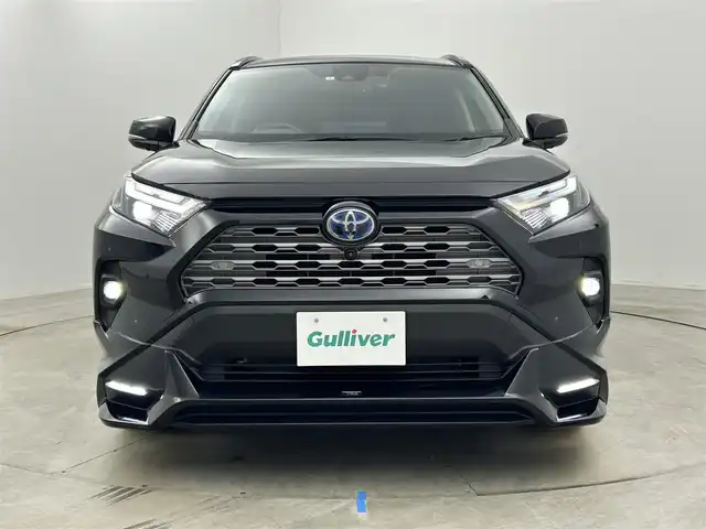 トヨタ ＲＡＶ４ ハイブリットG 岡山県 2023(令5)年 3.1万km アティチュードブラックマイカ 純正１０．５型ディスプレイオーディオ/（USB/HDMI/フルセグ/Carplay/AndroidAuto)/ＴＲＤエアロ（前/横/後下）/ガラスルーフ/ルーフレール/追従型クルーズコントロール/衝突軽減ブレーキ/踏み間違い防止/レーンキープアシスト/ブラインドスポットモニター/全周囲カメラ/コーナーセンサー（前/後）/合皮シート/パワーシート（運転席/助手席）/シートメモリ/シートヒーター（運転席/助手席）/エアシート（運転席/助手席）/ステアリングヒーター/電動リアゲート/LEDヘッドライト/オートハイビーム/フォグランプ/ドライブレコーダー（全方位）/純正18インチAW/スマートキー×1/禁煙車