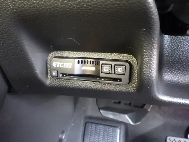 ホンダ ヴェゼル ハイブリッド e:HEV Z 千葉県 2025(令7)年 0.1千km クリスタルブラックパール e:HEV Z　4VC4AZ　Honda CONNECTディスプレー+ETC2.0車載器+ワイヤレス充電器(231000)/ホンダセンシング/・衝突軽減ブレーキ（CMBS）/・車線維持支援システム（LKAS）/・アダプティブクルーズコントロール（ACC）/・後方誤発進抑制機能/・誤発進抑制機能/パワーバックドア/ハーフレザーシート/前席シートヒーター/純正コネクトナビ/地デジTV/【Bluetooth接続】/【Apple CarPlay　Android Auto対応】/バックカメラ/ワイヤレス充電/革巻きステアリング/ステアリングヒーター/ステアリングスイッチ/パドルシフト/ETC（2.0）/LEDヘッドライト/フォグライト/ウインカーミラー/コーナーセンサー/純正18インチアルミホイル/サイド/カーテンエアバッグ/Honda スマートキー