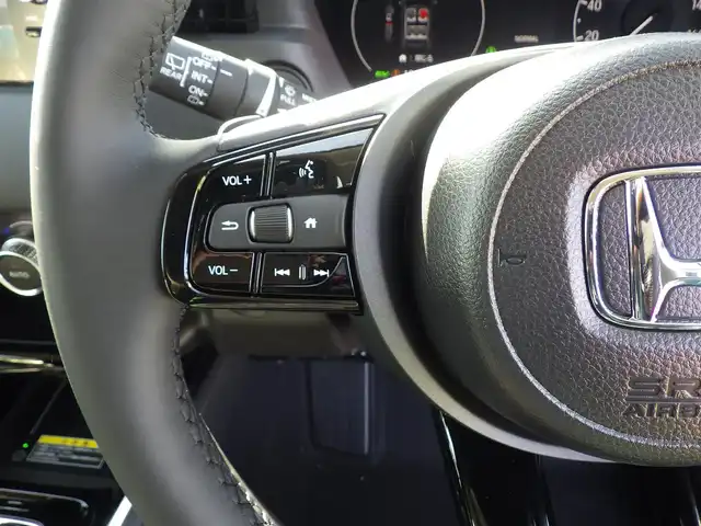 ホンダ ヴェゼル ハイブリッド e:HEV Z 千葉県 2025(令7)年 0.1千km クリスタルブラックパール e:HEV Z　4VC4AZ　Honda CONNECTディスプレー+ETC2.0車載器+ワイヤレス充電器(231000)/ホンダセンシング/・衝突軽減ブレーキ（CMBS）/・車線維持支援システム（LKAS）/・アダプティブクルーズコントロール（ACC）/・後方誤発進抑制機能/・誤発進抑制機能/パワーバックドア/ハーフレザーシート/前席シートヒーター/純正コネクトナビ/地デジTV/【Bluetooth接続】/【Apple CarPlay　Android Auto対応】/バックカメラ/ワイヤレス充電/革巻きステアリング/ステアリングヒーター/ステアリングスイッチ/パドルシフト/ETC（2.0）/LEDヘッドライト/フォグライト/ウインカーミラー/コーナーセンサー/純正18インチアルミホイル/サイド/カーテンエアバッグ/Honda スマートキー