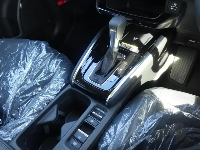 ホンダ ヴェゼル ハイブリッド e:HEV Z 千葉県 2025(令7)年 0.1千km クリスタルブラックパール e:HEV Z　4VC4AZ　Honda CONNECTディスプレー+ETC2.0車載器+ワイヤレス充電器(231000)/ホンダセンシング/・衝突軽減ブレーキ（CMBS）/・車線維持支援システム（LKAS）/・アダプティブクルーズコントロール（ACC）/・後方誤発進抑制機能/・誤発進抑制機能/パワーバックドア/ハーフレザーシート/前席シートヒーター/純正コネクトナビ/地デジTV/【Bluetooth接続】/【Apple CarPlay　Android Auto対応】/バックカメラ/ワイヤレス充電/革巻きステアリング/ステアリングヒーター/ステアリングスイッチ/パドルシフト/ETC（2.0）/LEDヘッドライト/フォグライト/ウインカーミラー/コーナーセンサー/純正18インチアルミホイル/サイド/カーテンエアバッグ/Honda スマートキー