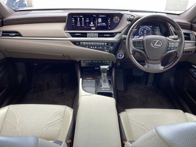 レクサス ＥＳ 300h バージョンL 沖縄県 2019(平31)年 6.4万km アイスエクリュマイカメタリック 純正メモリナビ/　CD/DVD/SD/BT/フルセグTV/パノラミックビューモニター/マークレビンソン/サンルーフ/デジタルインナーミラー　/ビルトインETC2.0/ドライブレコーダー（ZDR-022）/プリクラッシュセーフティ/アダプティブクルーズコントロール/レーンアシスト/クリアランスソナー/オートマチックハイビーム/ブラインドスポットモニター/アクセサリーコンセント（AC100V・1500W） /パワーバックドア/ホワイトレザーシート/前席シートヒーター/前席シートエアコン/前席パワーシート/純正18インチAW/純正フロアマット/プッシュスタート/スマートキ―/保証書/取扱説明書