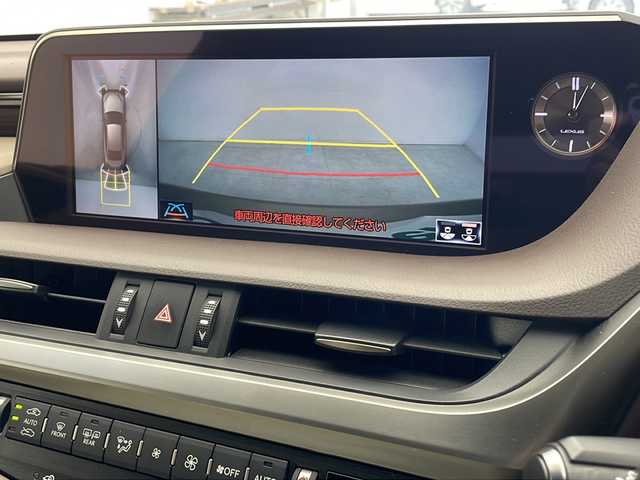 レクサス ＥＳ 300h バージョンL 沖縄県 2019(平31)年 6.4万km アイスエクリュマイカメタリック 純正メモリナビ/　CD/DVD/SD/BT/フルセグTV/パノラミックビューモニター/マークレビンソン/サンルーフ/デジタルインナーミラー　/ビルトインETC2.0/ドライブレコーダー（ZDR-022）/プリクラッシュセーフティ/アダプティブクルーズコントロール/レーンアシスト/クリアランスソナー/オートマチックハイビーム/ブラインドスポットモニター/アクセサリーコンセント（AC100V・1500W） /パワーバックドア/ホワイトレザーシート/前席シートヒーター/前席シートエアコン/前席パワーシート/純正18インチAW/純正フロアマット/プッシュスタート/スマートキ―/保証書/取扱説明書