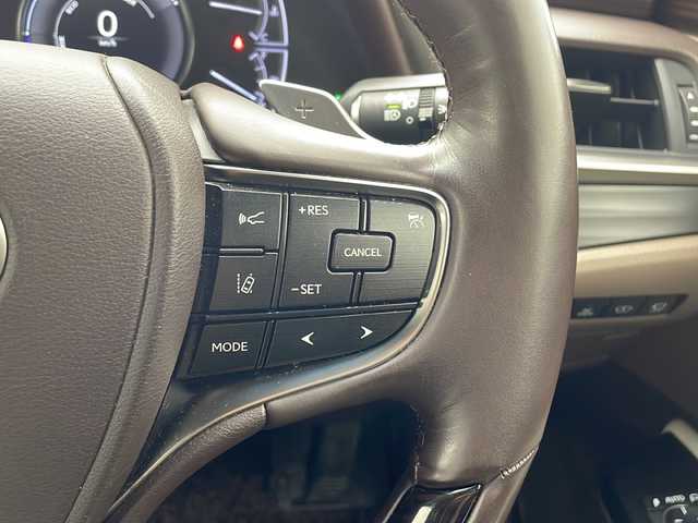 レクサス ＥＳ 300h バージョンL 沖縄県 2019(平31)年 6.4万km アイスエクリュマイカメタリック 純正メモリナビ/　CD/DVD/SD/BT/フルセグTV/パノラミックビューモニター/マークレビンソン/サンルーフ/デジタルインナーミラー　/ビルトインETC2.0/ドライブレコーダー（ZDR-022）/プリクラッシュセーフティ/アダプティブクルーズコントロール/レーンアシスト/クリアランスソナー/オートマチックハイビーム/ブラインドスポットモニター/アクセサリーコンセント（AC100V・1500W） /パワーバックドア/ホワイトレザーシート/前席シートヒーター/前席シートエアコン/前席パワーシート/純正18インチAW/純正フロアマット/プッシュスタート/スマートキ―/保証書/取扱説明書