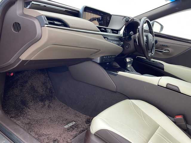 レクサス ＥＳ 300h バージョンL 沖縄県 2019(平31)年 6.4万km アイスエクリュマイカメタリック 純正メモリナビ/　CD/DVD/SD/BT/フルセグTV/パノラミックビューモニター/マークレビンソン/サンルーフ/デジタルインナーミラー　/ビルトインETC2.0/ドライブレコーダー（ZDR-022）/プリクラッシュセーフティ/アダプティブクルーズコントロール/レーンアシスト/クリアランスソナー/オートマチックハイビーム/ブラインドスポットモニター/アクセサリーコンセント（AC100V・1500W） /パワーバックドア/ホワイトレザーシート/前席シートヒーター/前席シートエアコン/前席パワーシート/純正18インチAW/純正フロアマット/プッシュスタート/スマートキ―/保証書/取扱説明書