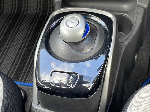 日産 ノート e－パワー X FOUR 青森県 2018(平30)年 7.1万km シャイニングブルー 4WD/ワンオーナー/純正SDナビ・フルセグTV/CD・DVD・Bluetooth・SD/アラウンドビューモニター/インテリジェントルームミラー/エマージェンシーブレーキ/レーンキープアシスト/フロント・バックソナー/純正フロアマット/LEDヘッドライト/オートライト/純正15インチアルミ/ドアバイザー/プッシュスタート/インテリキー/R1.R3.R5.R7ディーラー記録簿有/スペアキー/保証書・取説書