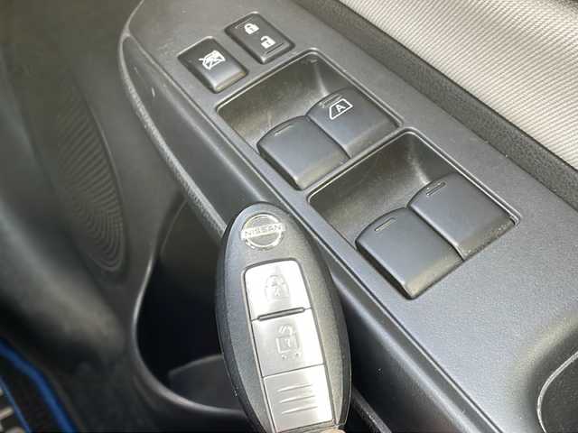 日産 ノート e－パワー X FOUR 青森県 2018(平30)年 7.1万km シャイニングブルー 4WD/ワンオーナー/純正SDナビ・フルセグTV/CD・DVD・Bluetooth・SD/アラウンドビューモニター/インテリジェントルームミラー/エマージェンシーブレーキ/レーンキープアシスト/フロント・バックソナー/純正フロアマット/LEDヘッドライト/オートライト/純正15インチアルミ/ドアバイザー/プッシュスタート/インテリキー/R1.R3.R5.R7ディーラー記録簿有/スペアキー/保証書・取説書