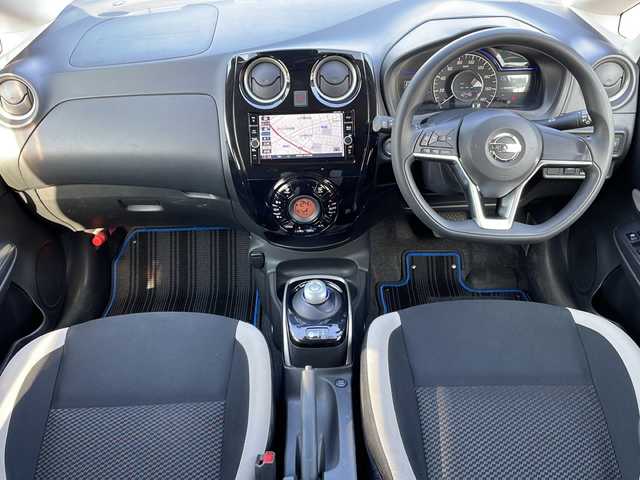 日産 ノート e－パワー X FOUR 青森県 2018(平30)年 7.1万km シャイニングブルー 4WD/ワンオーナー/純正SDナビ・フルセグTV/CD・DVD・Bluetooth・SD/アラウンドビューモニター/インテリジェントルームミラー/エマージェンシーブレーキ/レーンキープアシスト/フロント・バックソナー/純正フロアマット/LEDヘッドライト/オートライト/純正15インチアルミ/ドアバイザー/プッシュスタート/インテリキー/R1.R3.R5.R7ディーラー記録簿有/スペアキー/保証書・取説書