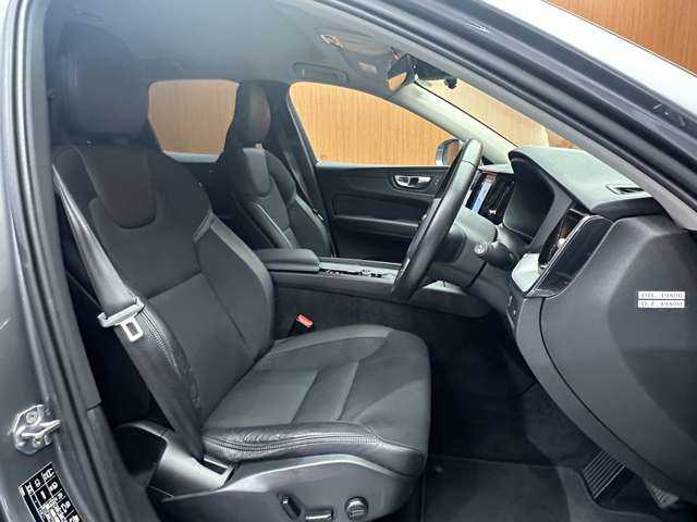 ボルボ ＸＣ６０ D4 AWD モーメンタム 千葉県 2019(平31)年 5.6万km オスミウムグレーM 1オーナー　/純正ナビ　/360°カメラ　/ACC　/BLIS　/ハーフレザーシート　/シートヒーター　/パワーシート　/パーキングアシスト　/LEDヘッドライト　/ハイビームアシスト　/電動リアゲート　/ドライブレコーダー　/ETC