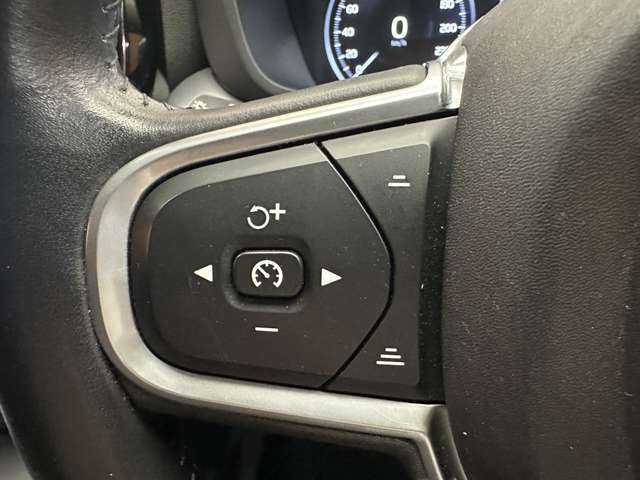 ボルボ ＸＣ６０ D4 AWD モーメンタム 千葉県 2019(平31)年 5.6万km オスミウムグレーM 1オーナー　/純正ナビ　/360°カメラ　/ACC　/BLIS　/ハーフレザーシート　/シートヒーター　/パワーシート　/パーキングアシスト　/LEDヘッドライト　/ハイビームアシスト　/電動リアゲート　/ドライブレコーダー　/ETC