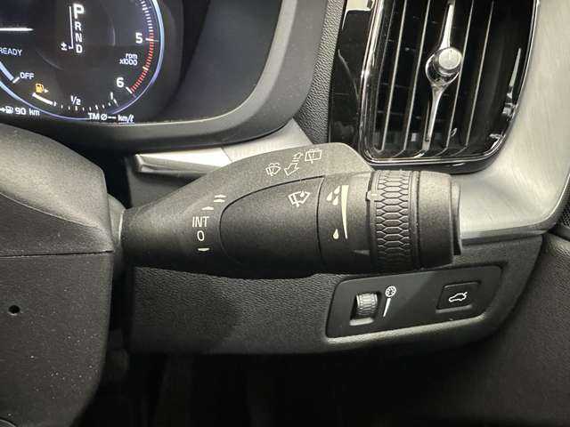 ボルボ ＸＣ６０ D4 AWD モーメンタム 千葉県 2019(平31)年 5.6万km オスミウムグレーM 1オーナー　/純正ナビ　/360°カメラ　/ACC　/BLIS　/ハーフレザーシート　/シートヒーター　/パワーシート　/パーキングアシスト　/LEDヘッドライト　/ハイビームアシスト　/電動リアゲート　/ドライブレコーダー　/ETC