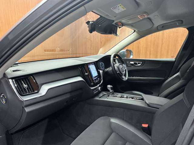 ボルボ ＸＣ６０ D4 AWD モーメンタム 千葉県 2019(平31)年 5.6万km オスミウムグレーM 1オーナー　/純正ナビ　/360°カメラ　/ACC　/BLIS　/ハーフレザーシート　/シートヒーター　/パワーシート　/パーキングアシスト　/LEDヘッドライト　/ハイビームアシスト　/電動リアゲート　/ドライブレコーダー　/ETC