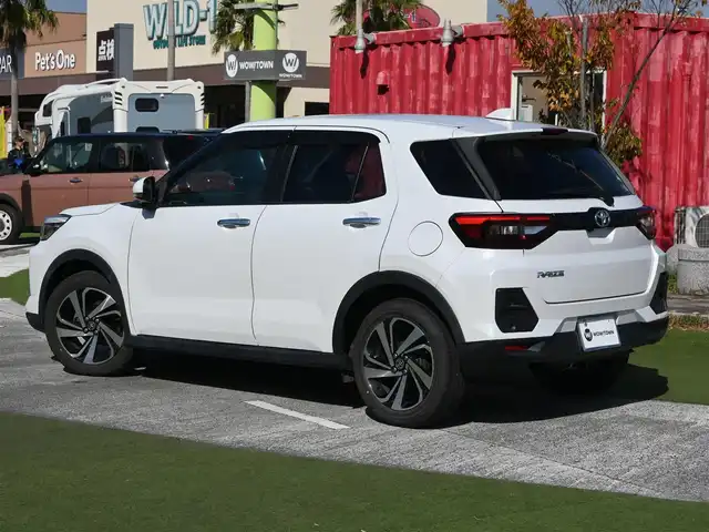 トヨタ ライズ Z 千葉県 2020(令2)年 3.3万km シャイニングホワイトパール スマートアシストIII/レーダークルーズコントロール/ブラインドスポットモニター/RCTA（リヤクロストラフィックアラート）/エコアイドル/ディスプレイオーディオ/【Bluetooth接続　Apple CarPlay対応】/純正地デジTV/パノラマモニター/前席シートヒーター/革巻きステアリング/ステアリングスイッチ/ETC/LEDヘッドライト/フォグライト/ウインカーミラー/コーナーセンサー/純正17インチアルミホイル/サイド/カーテンエアバッグ/キーフリーシステム