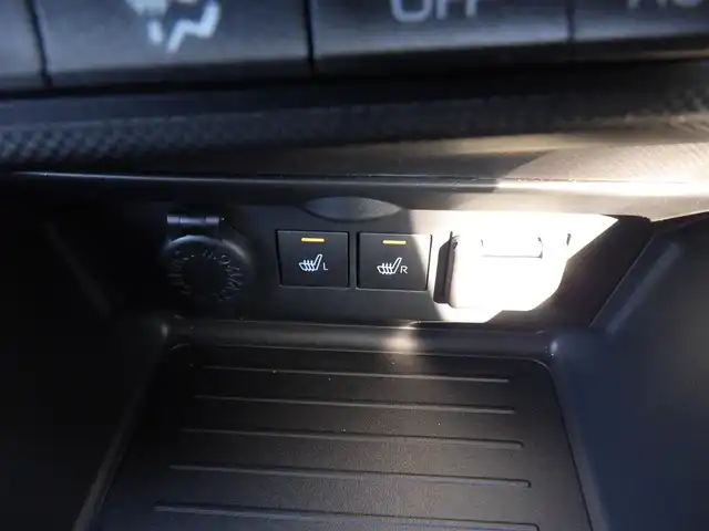 トヨタ ライズ Z 千葉県 2020(令2)年 3.3万km シャイニングホワイトパール スマートアシストIII/レーダークルーズコントロール/ブラインドスポットモニター/RCTA（リヤクロストラフィックアラート）/エコアイドル/ディスプレイオーディオ/【Bluetooth接続　Apple CarPlay対応】/純正地デジTV/パノラマモニター/前席シートヒーター/革巻きステアリング/ステアリングスイッチ/ETC/LEDヘッドライト/フォグライト/ウインカーミラー/コーナーセンサー/純正17インチアルミホイル/サイド/カーテンエアバッグ/キーフリーシステム