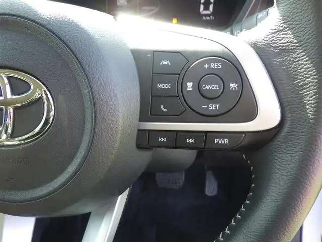 トヨタ ライズ Z 千葉県 2020(令2)年 3.3万km シャイニングホワイトパール スマートアシストIII/レーダークルーズコントロール/ブラインドスポットモニター/RCTA（リヤクロストラフィックアラート）/エコアイドル/ディスプレイオーディオ/【Bluetooth接続　Apple CarPlay対応】/純正地デジTV/パノラマモニター/前席シートヒーター/革巻きステアリング/ステアリングスイッチ/ETC/LEDヘッドライト/フォグライト/ウインカーミラー/コーナーセンサー/純正17インチアルミホイル/サイド/カーテンエアバッグ/キーフリーシステム