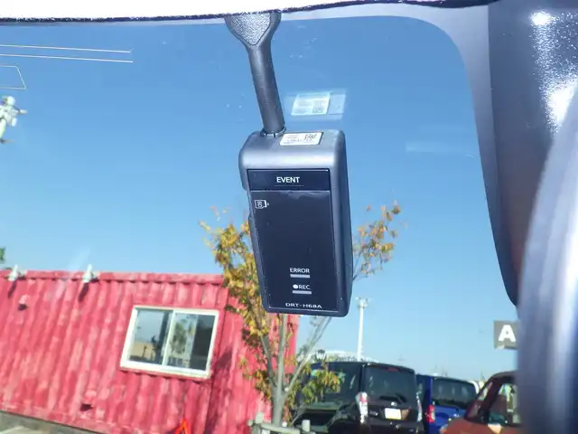 トヨタ ライズ Z 千葉県 2020(令2)年 3.3万km シャイニングホワイトパール スマートアシストIII/レーダークルーズコントロール/ブラインドスポットモニター/RCTA（リヤクロストラフィックアラート）/エコアイドル/ディスプレイオーディオ/【Bluetooth接続　Apple CarPlay対応】/純正地デジTV/パノラマモニター/前席シートヒーター/革巻きステアリング/ステアリングスイッチ/ETC/LEDヘッドライト/フォグライト/ウインカーミラー/コーナーセンサー/純正17インチアルミホイル/サイド/カーテンエアバッグ/キーフリーシステム