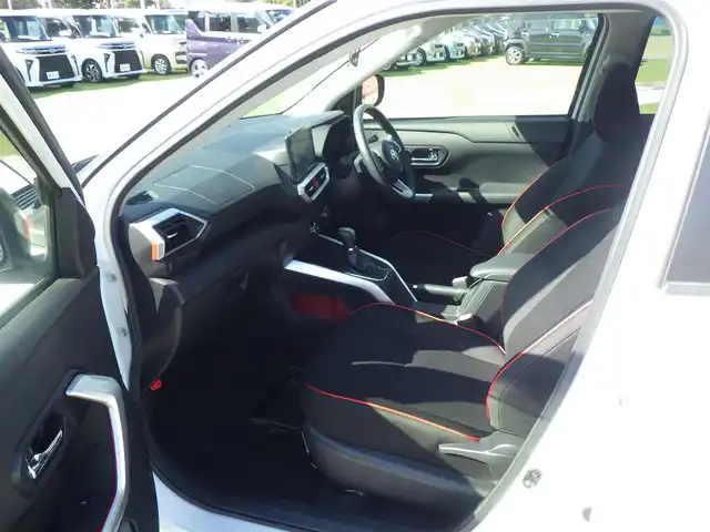 トヨタ ライズ Z 千葉県 2020(令2)年 3.3万km シャイニングホワイトパール スマートアシストIII/レーダークルーズコントロール/ブラインドスポットモニター/RCTA（リヤクロストラフィックアラート）/エコアイドル/ディスプレイオーディオ/【Bluetooth接続　Apple CarPlay対応】/純正地デジTV/パノラマモニター/前席シートヒーター/革巻きステアリング/ステアリングスイッチ/ETC/LEDヘッドライト/フォグライト/ウインカーミラー/コーナーセンサー/純正17インチアルミホイル/サイド/カーテンエアバッグ/キーフリーシステム