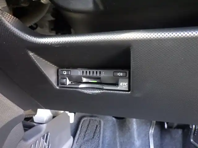 トヨタ ライズ Z 千葉県 2020(令2)年 3.3万km シャイニングホワイトパール スマートアシストIII/レーダークルーズコントロール/ブラインドスポットモニター/RCTA（リヤクロストラフィックアラート）/エコアイドル/ディスプレイオーディオ/【Bluetooth接続　Apple CarPlay対応】/純正地デジTV/パノラマモニター/前席シートヒーター/革巻きステアリング/ステアリングスイッチ/ETC/LEDヘッドライト/フォグライト/ウインカーミラー/コーナーセンサー/純正17インチアルミホイル/サイド/カーテンエアバッグ/キーフリーシステム