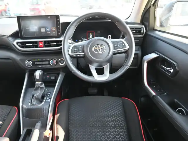 トヨタ ライズ Z 千葉県 2020(令2)年 3.3万km シャイニングホワイトパール スマートアシストIII/レーダークルーズコントロール/ブラインドスポットモニター/RCTA（リヤクロストラフィックアラート）/エコアイドル/ディスプレイオーディオ/【Bluetooth接続　Apple CarPlay対応】/純正地デジTV/パノラマモニター/前席シートヒーター/革巻きステアリング/ステアリングスイッチ/ETC/LEDヘッドライト/フォグライト/ウインカーミラー/コーナーセンサー/純正17インチアルミホイル/サイド/カーテンエアバッグ/キーフリーシステム