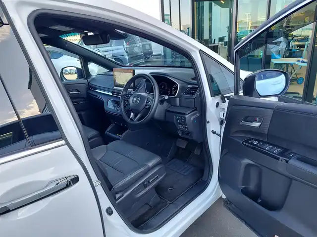 ホンダ オデッセイ ハイブリッド e:HEVアブソルート EXブラックED 東京都 2024(令6)年 0.8万km プラチナホワイトパール 純正11インチナビ/フルセグ/全方位カメラ/フリップダウンモニター/ビルトインETC/両側パワースライドドア/ワイヤレス充電/パドルシフト/レザーシート/シートヒーター/オットマン/パワーテールゲート/衝突軽減ブレーキ/レーンキープアシスト/ブラインドスポットモニター/コーナーセンサー/LEDヘッドライト
