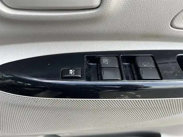 日産 デイズ ルークス S 愛知県 2018(平30)年 2.1万km ブラック ・社外メモリーナビ/・ワンセグテレビ/・CD/DVD再生機能/・AUX接続機能/・バックカメラ/・衝突軽減ブレーキ/・キーレスエントリー/・ベンチシート/・社外フロアマット