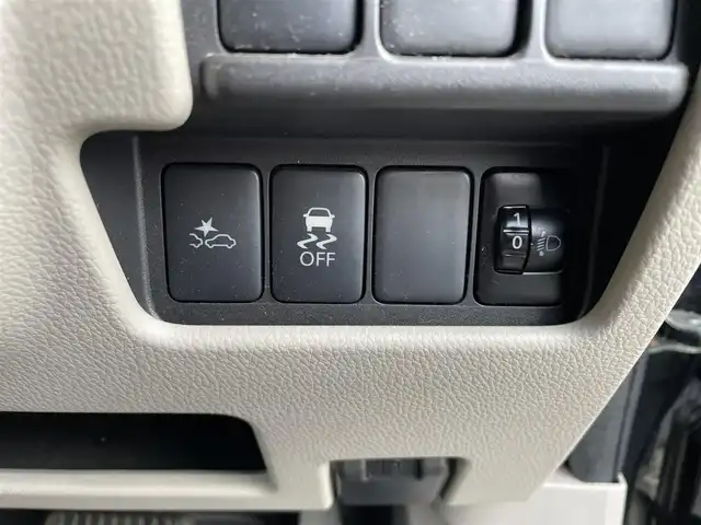 日産 デイズ ルークス S 愛知県 2018(平30)年 2.1万km ブラック ・社外メモリーナビ/・ワンセグテレビ/・CD/DVD再生機能/・AUX接続機能/・バックカメラ/・衝突軽減ブレーキ/・キーレスエントリー/・ベンチシート/・社外フロアマット