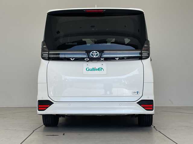 トヨタ ヴォクシー ハイブリッド S－Z 愛知県 2023(令5)年 3.5万km ホワイトパールクリスタルシャイン トヨタチームメイト/アドバンストパーク/アドバンストドライブ/純正ディズプレイオーディオナビ/フリップダウンモニター/両側パワースライドドア/レーダークルーズコントロール/シートヒーター/バックカメラ/ヘッドアップディスプレイ/コーナーセンサー/純正アルミホイール/ETC2.0/ブラインドスポットモニター/LEDヘッドライト/インテリジェントミラー/リアオートエアコン/オートマチックハイビーム/ドライブレコーダー/衝突軽減システム/Bluetooth/ステアリングスイッチ/スマートキー/プッシュスタート