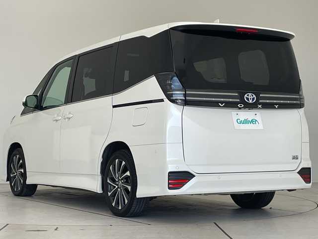 トヨタ ヴォクシー ハイブリッド S－Z 愛知県 2023(令5)年 3.5万km ホワイトパールクリスタルシャイン トヨタチームメイト/アドバンストパーク/アドバンストドライブ/純正ディズプレイオーディオナビ/フリップダウンモニター/両側パワースライドドア/レーダークルーズコントロール/シートヒーター/バックカメラ/ヘッドアップディスプレイ/コーナーセンサー/純正アルミホイール/ETC2.0/ブラインドスポットモニター/LEDヘッドライト/インテリジェントミラー/リアオートエアコン/オートマチックハイビーム/ドライブレコーダー/衝突軽減システム/Bluetooth/ステアリングスイッチ/スマートキー/プッシュスタート