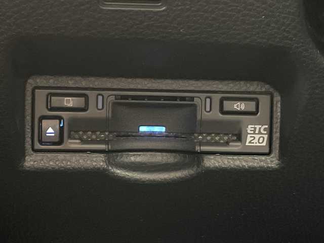 トヨタ ヴォクシー ハイブリッド S－Z 愛知県 2023(令5)年 3.5万km ホワイトパールクリスタルシャイン トヨタチームメイト/アドバンストパーク/アドバンストドライブ/純正ディズプレイオーディオナビ/フリップダウンモニター/両側パワースライドドア/レーダークルーズコントロール/シートヒーター/バックカメラ/ヘッドアップディスプレイ/コーナーセンサー/純正アルミホイール/ETC2.0/ブラインドスポットモニター/LEDヘッドライト/インテリジェントミラー/リアオートエアコン/オートマチックハイビーム/ドライブレコーダー/衝突軽減システム/Bluetooth/ステアリングスイッチ/スマートキー/プッシュスタート